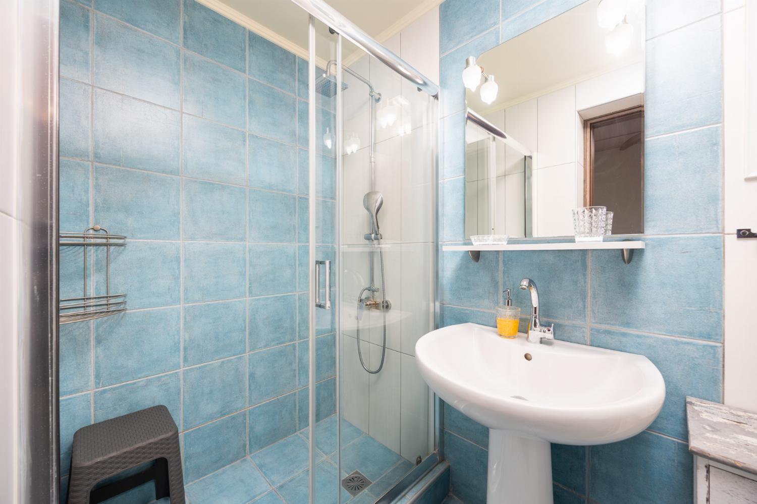 En suite bathroom with shower