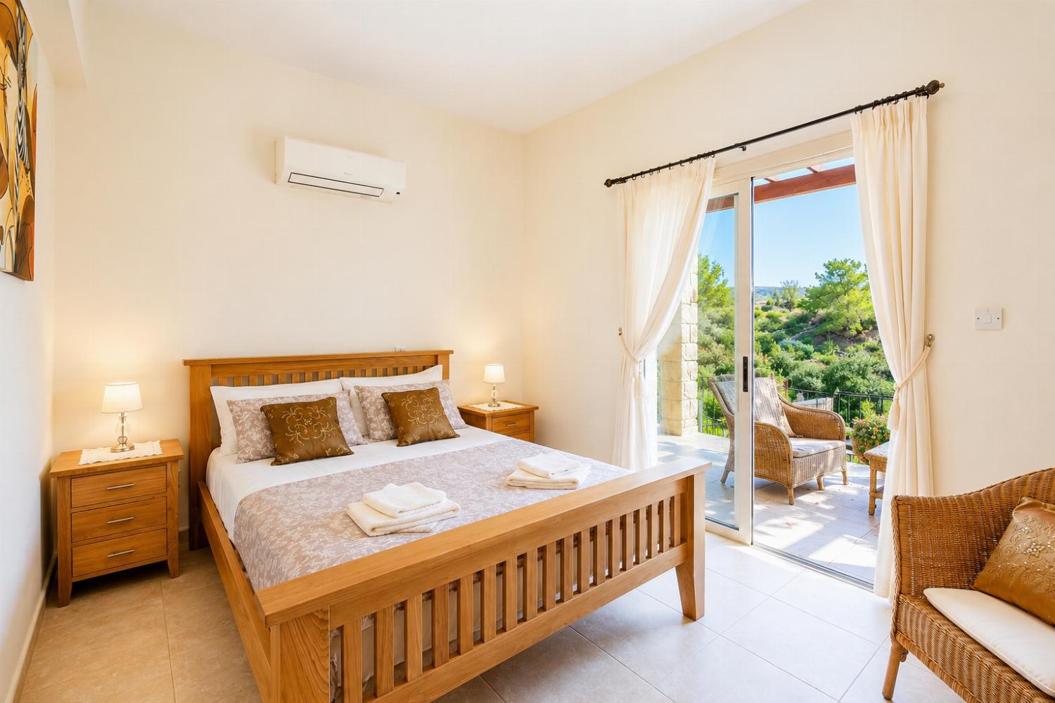 Double bedroom with en suite bathroom and A/C