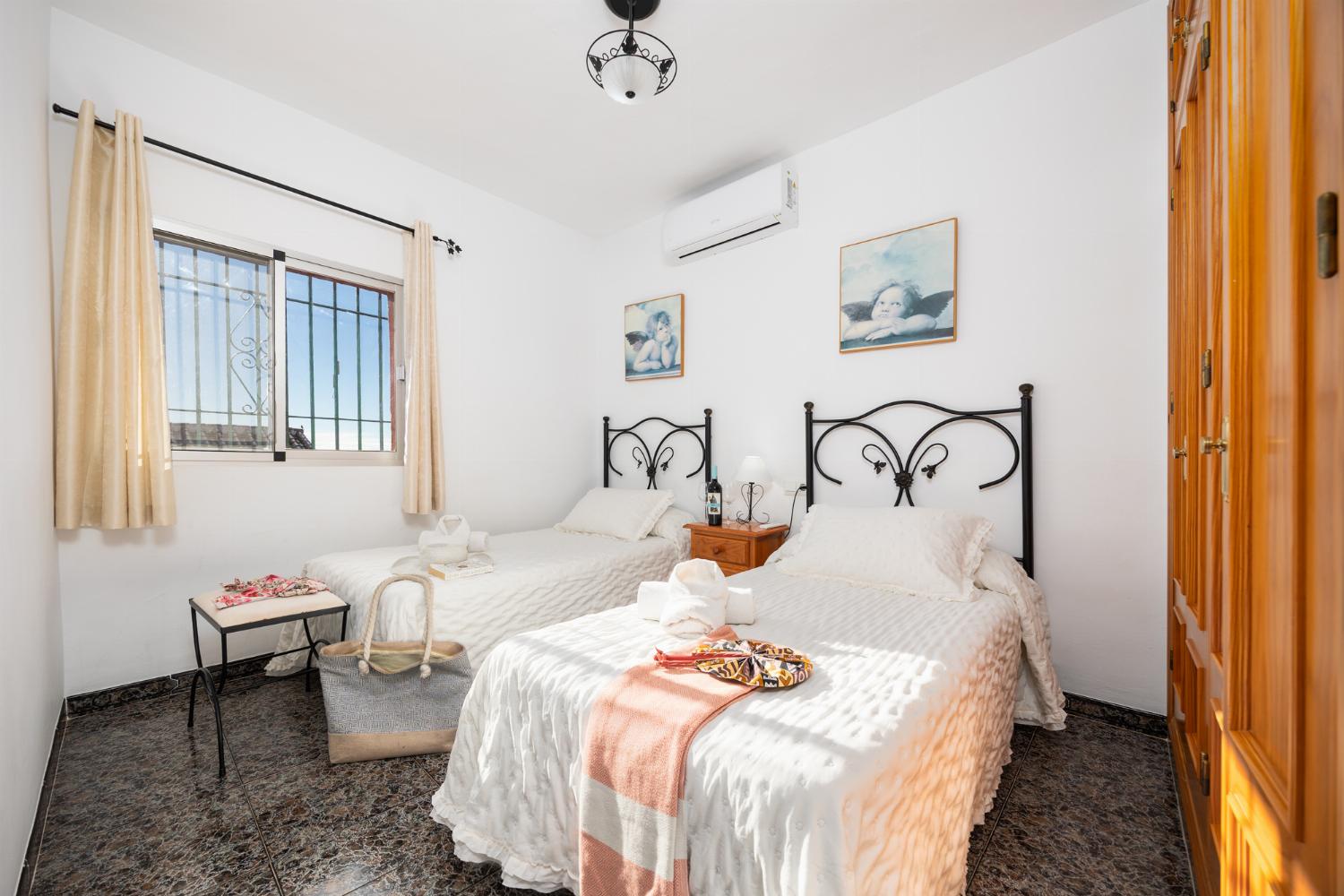 Twin bedroom with A/C