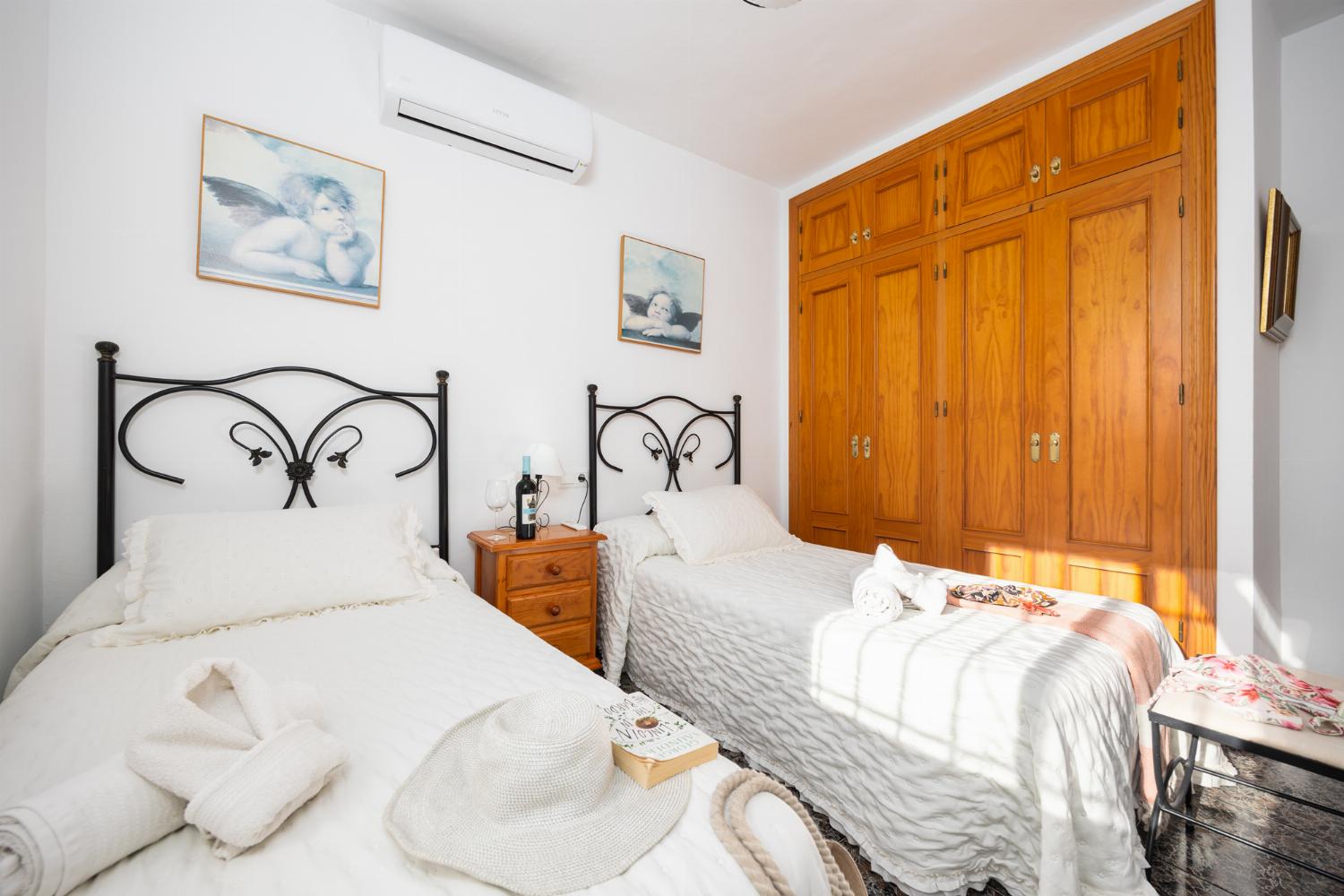 Twin bedroom with A/C