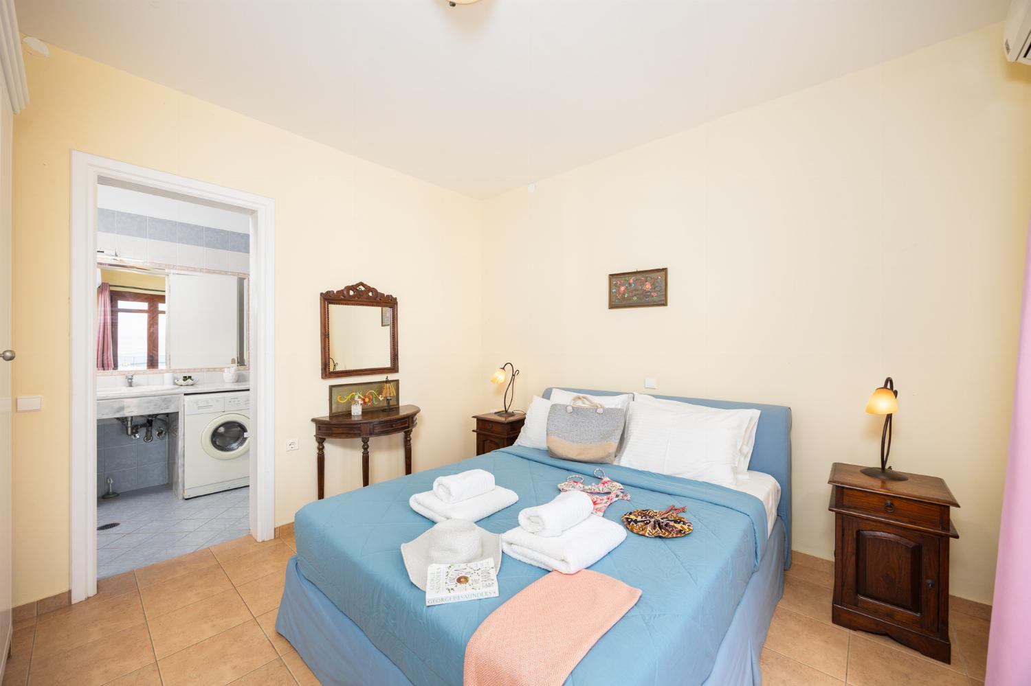 Double bedroom with shared en suite bathroom, A/C, and sea views