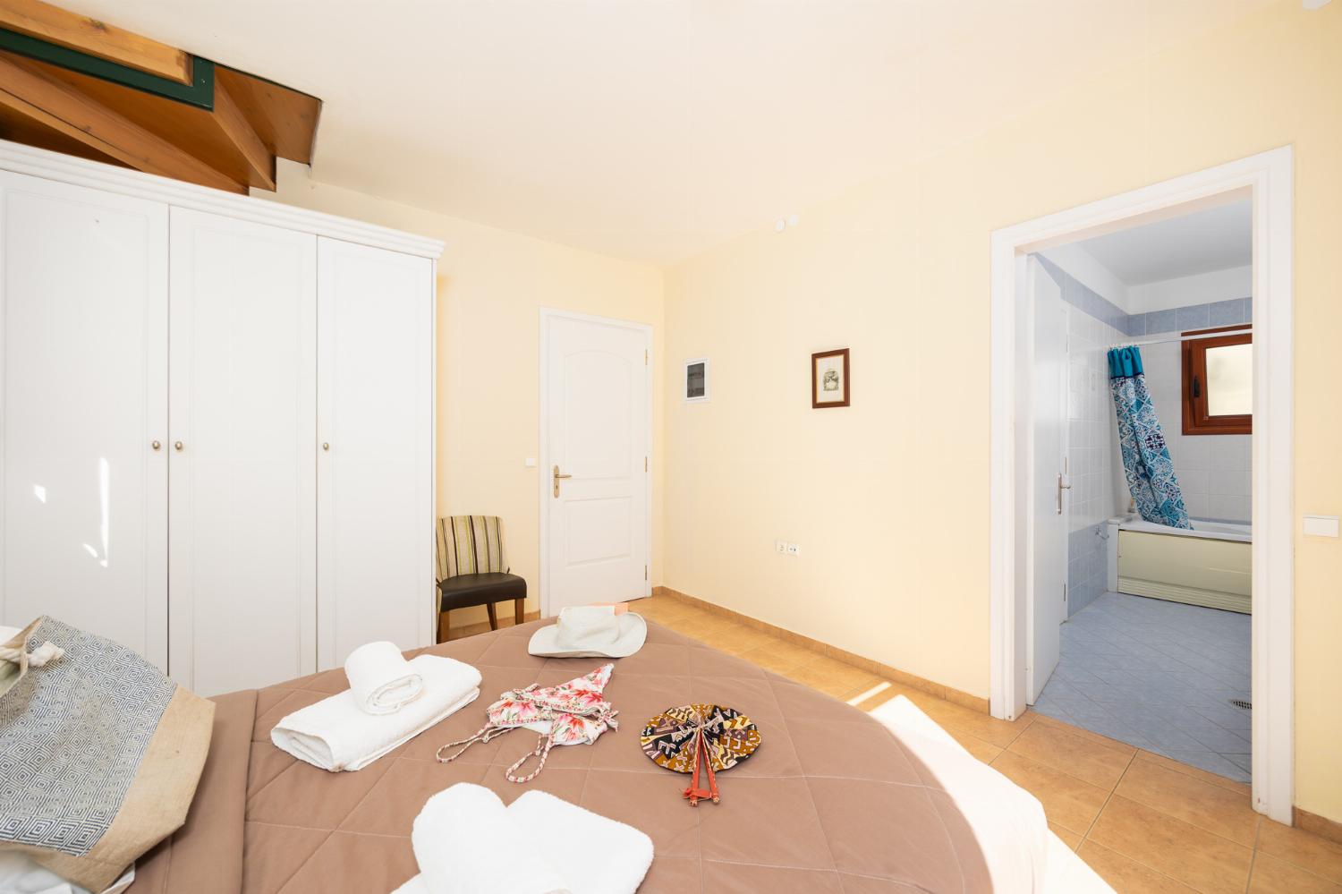 Double bedroom with shared en suite bathroom, and A/C