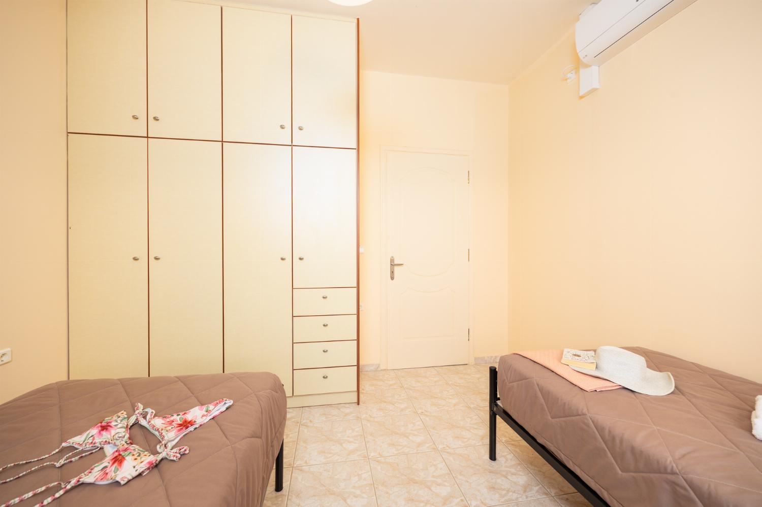 Twin bedroom with A/C
