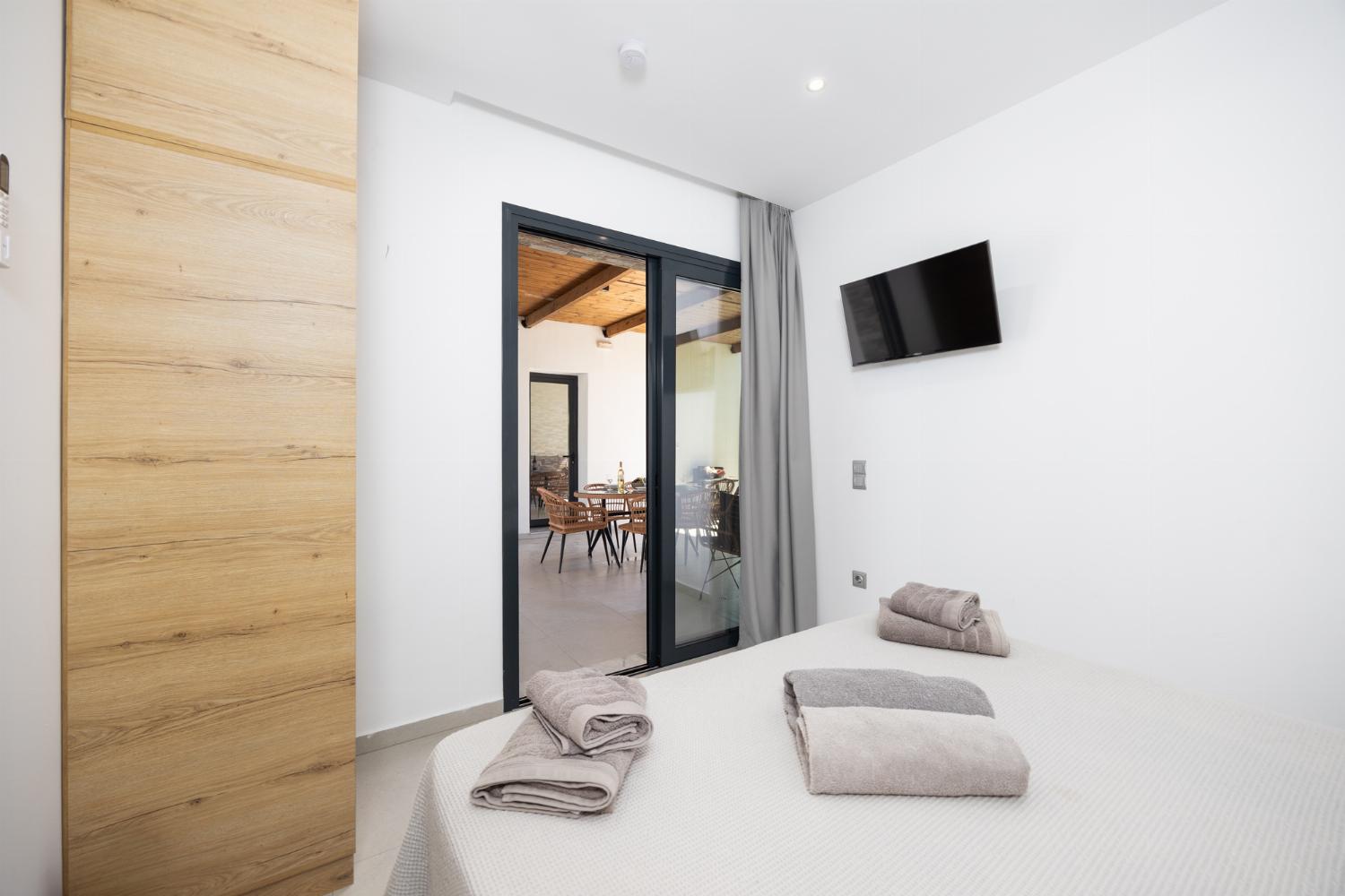 Double bedroom with en suite bathroom and A/C