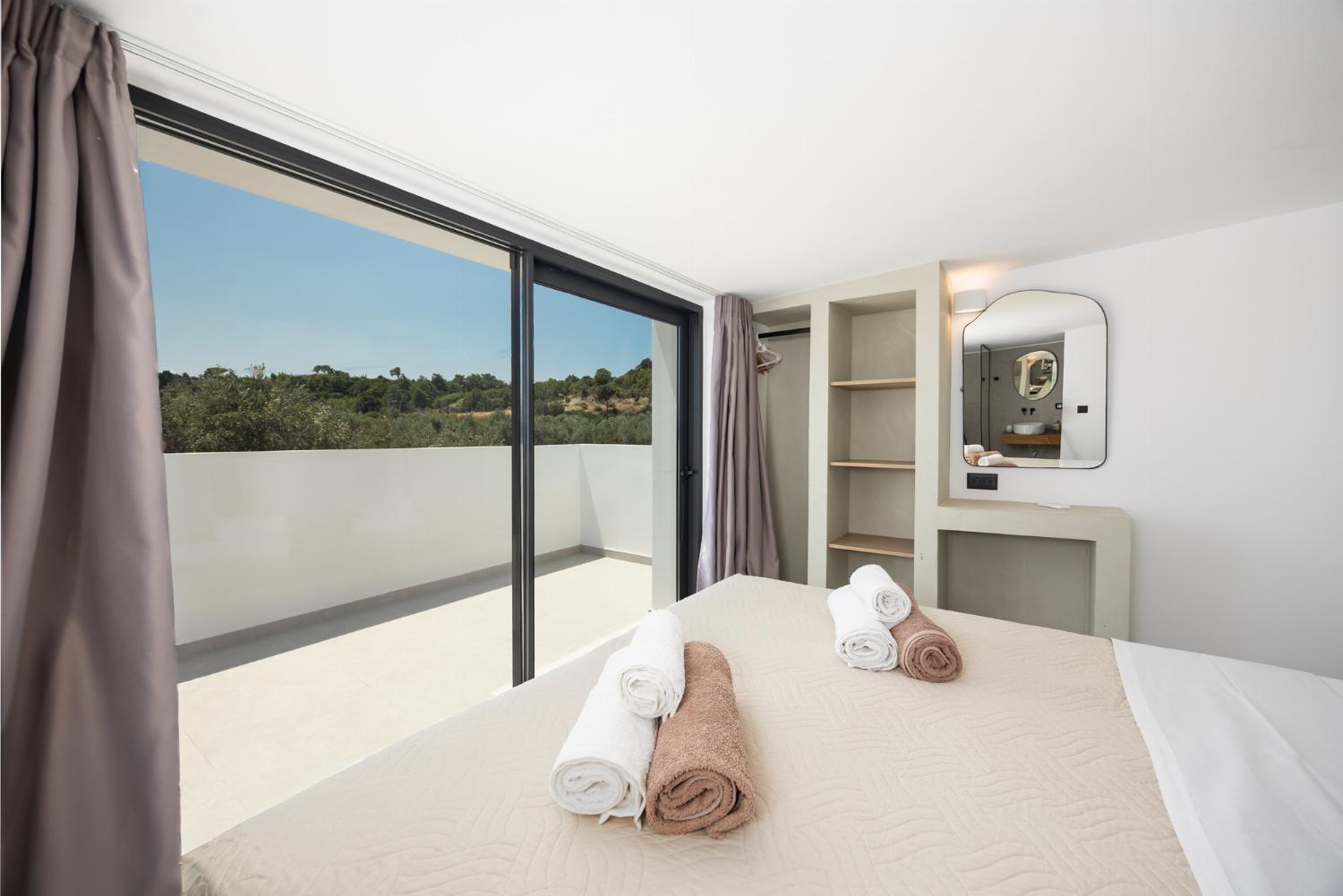 Double bedroom with en suite bathroom and A/C