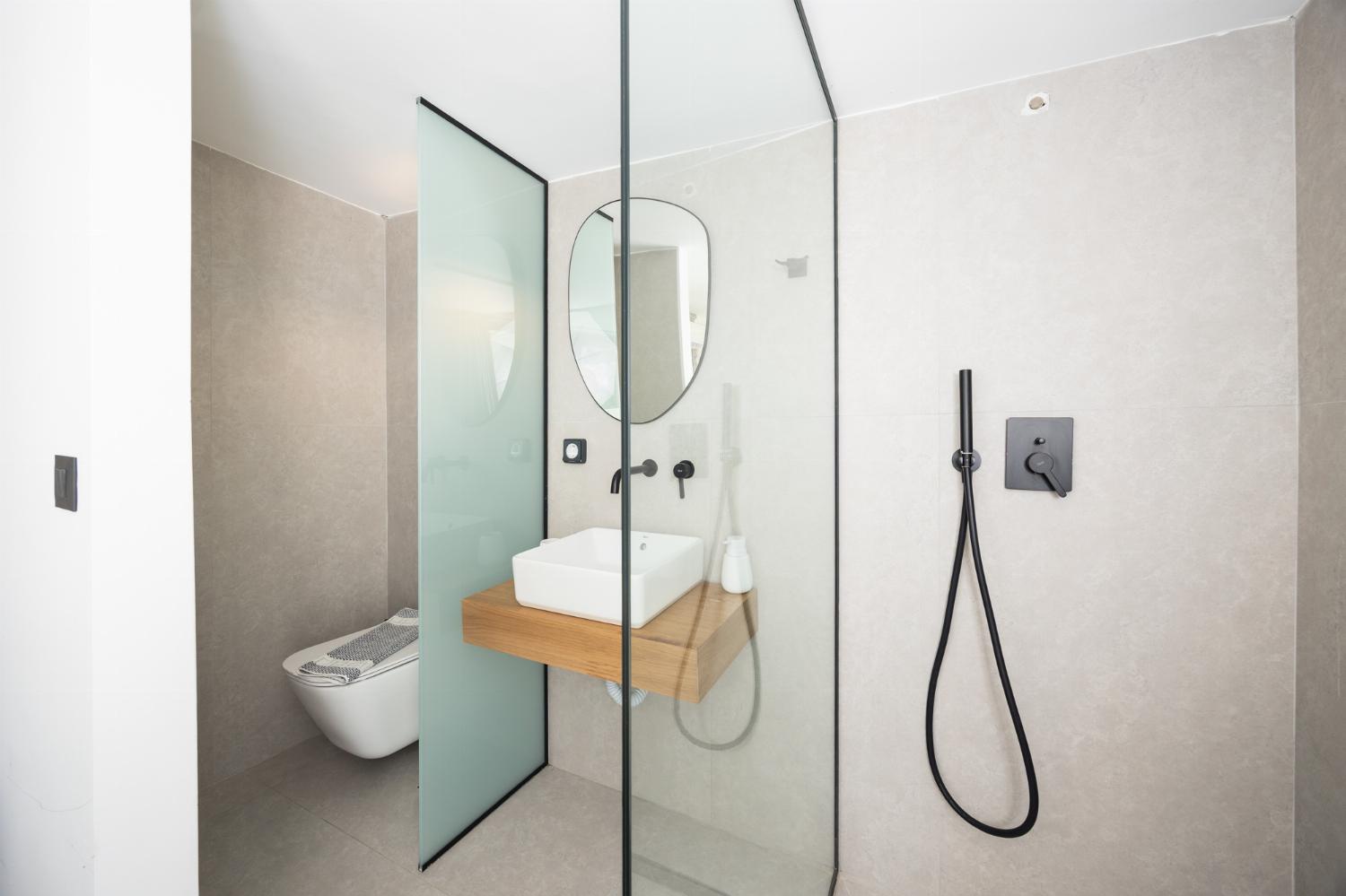 En suite bathroom with shower