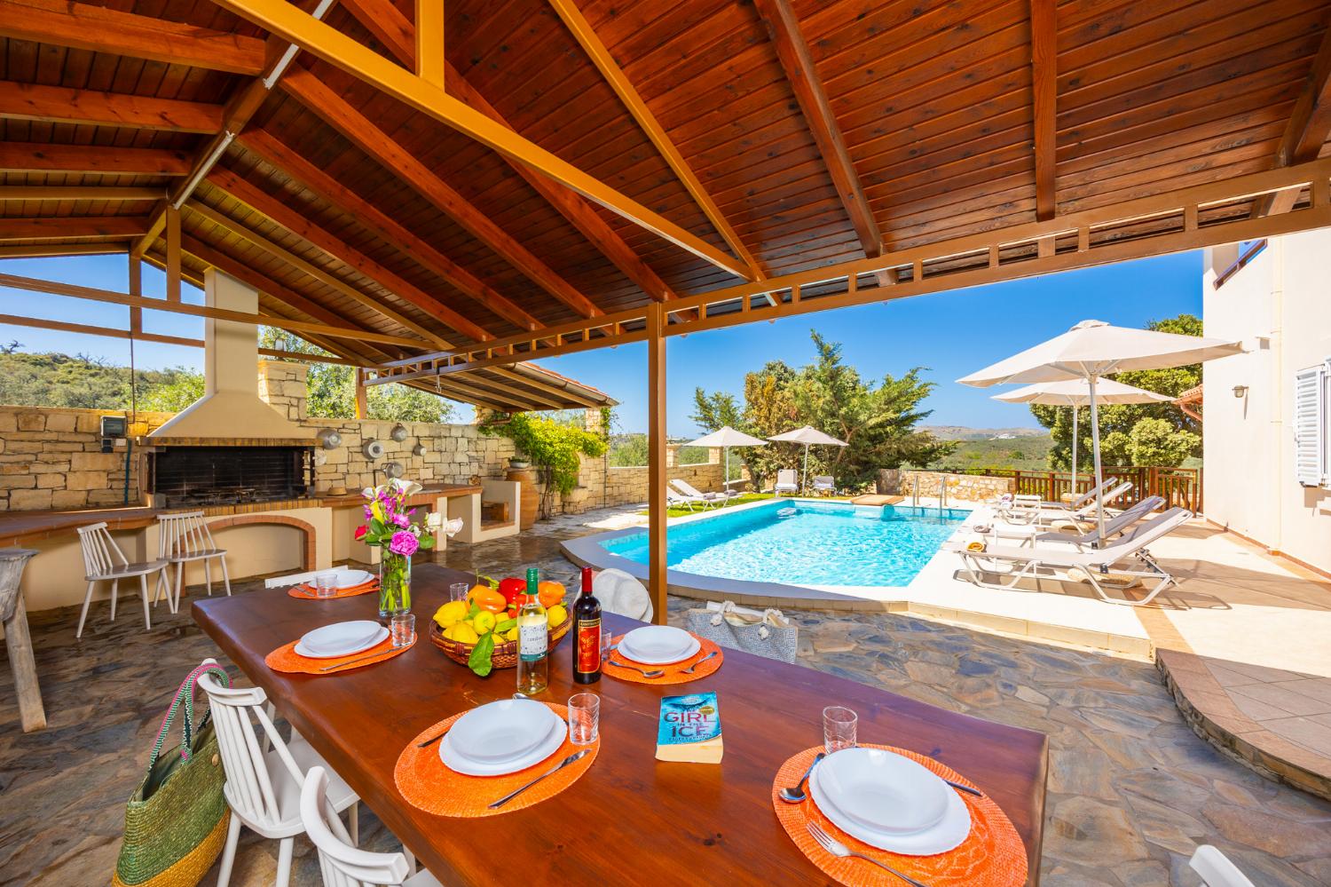Sheltered terrace area with BBQ and wood-fired oven
