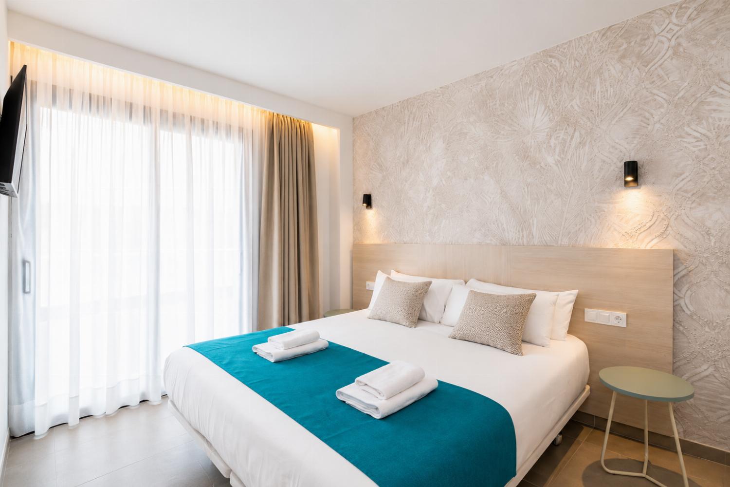 Double bedroom with A/CBright modern bedroom with a comfortable double bed.
