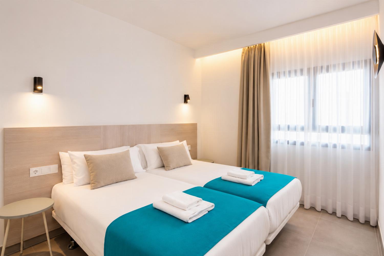 Twin bedroom with A/C