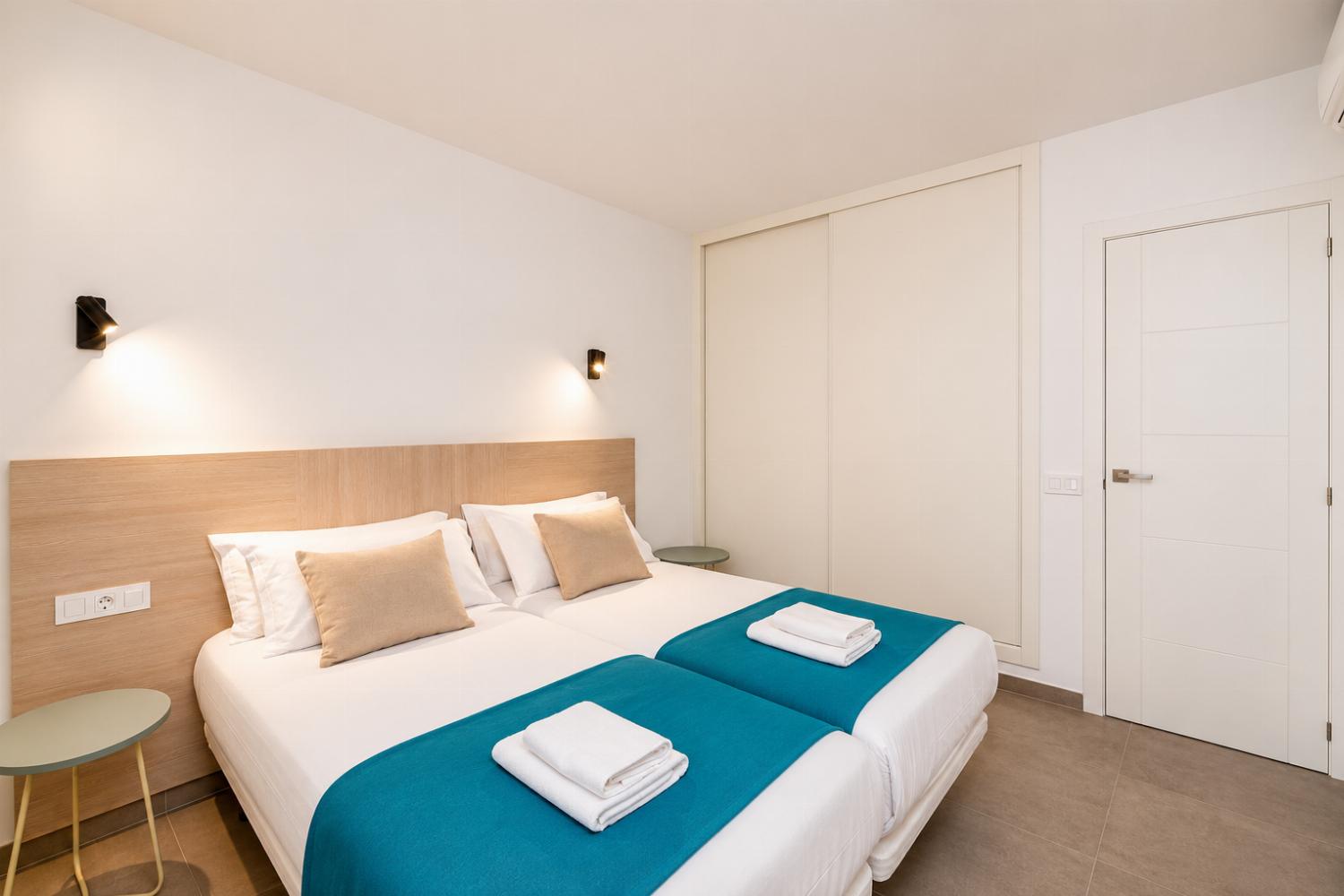 Twin bedroom with A/C