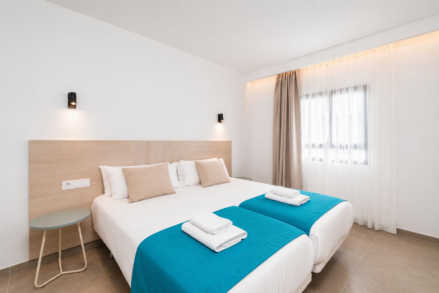 Twin bedroom with A/C