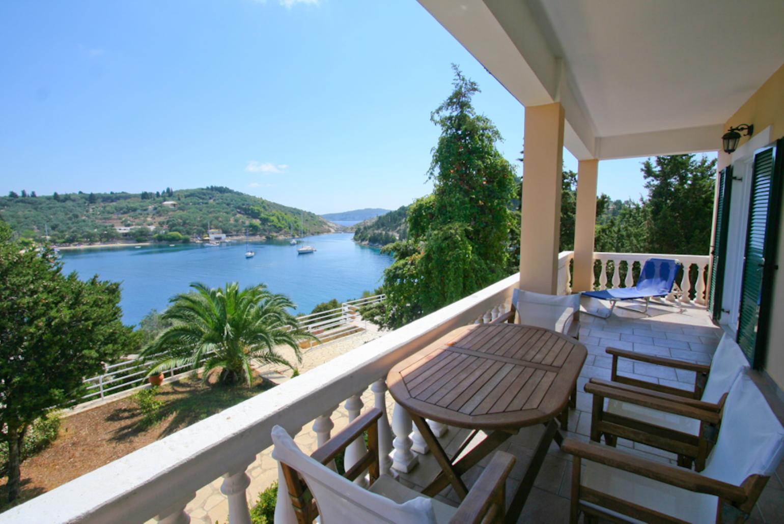 Balcony with panoramic views 