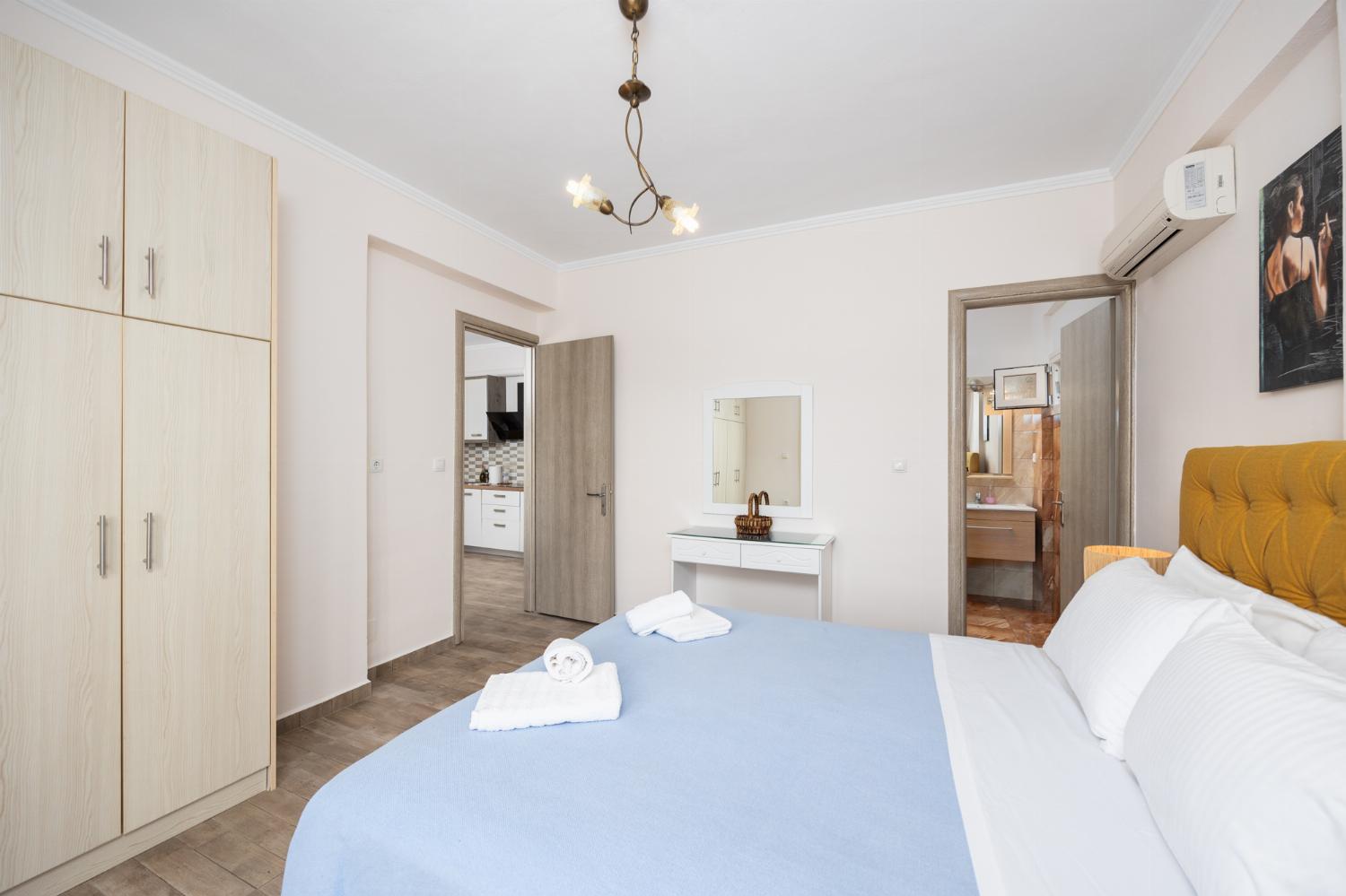 Ground floor: double bedroom with en suite bathroom and A/C