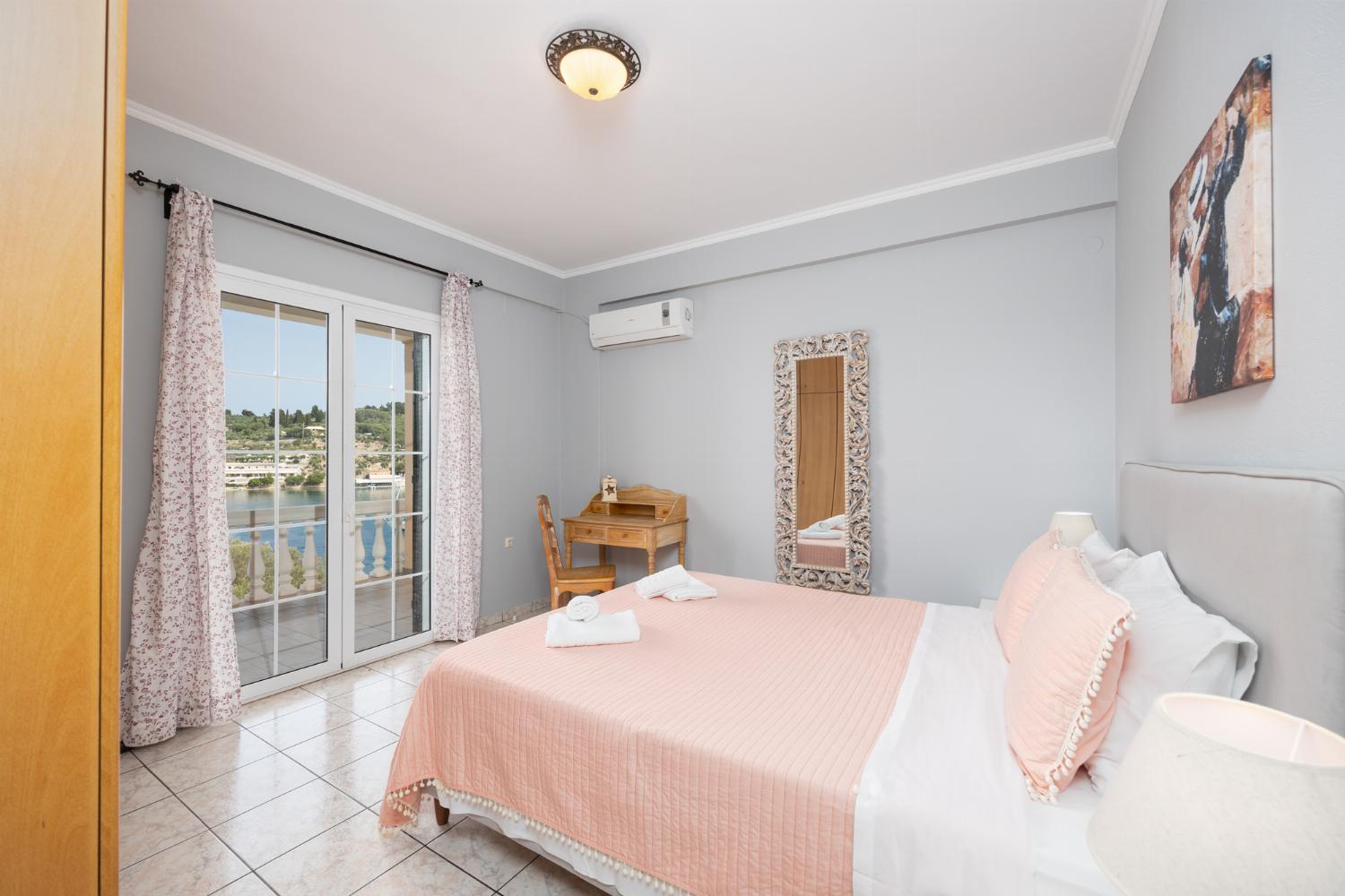 First floor: double bedroom with A/C and sea views