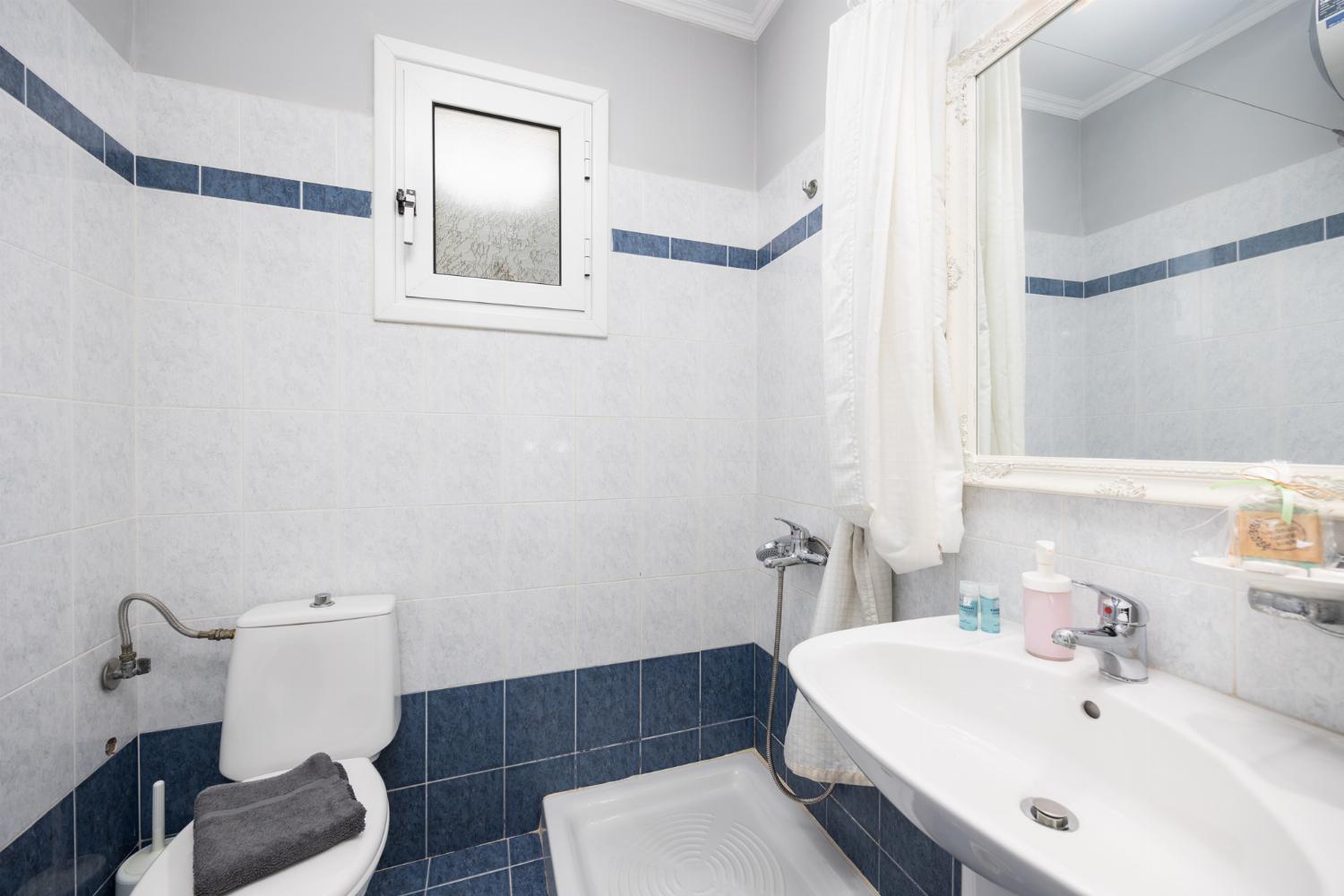 First floor: en suite bathroom with shower