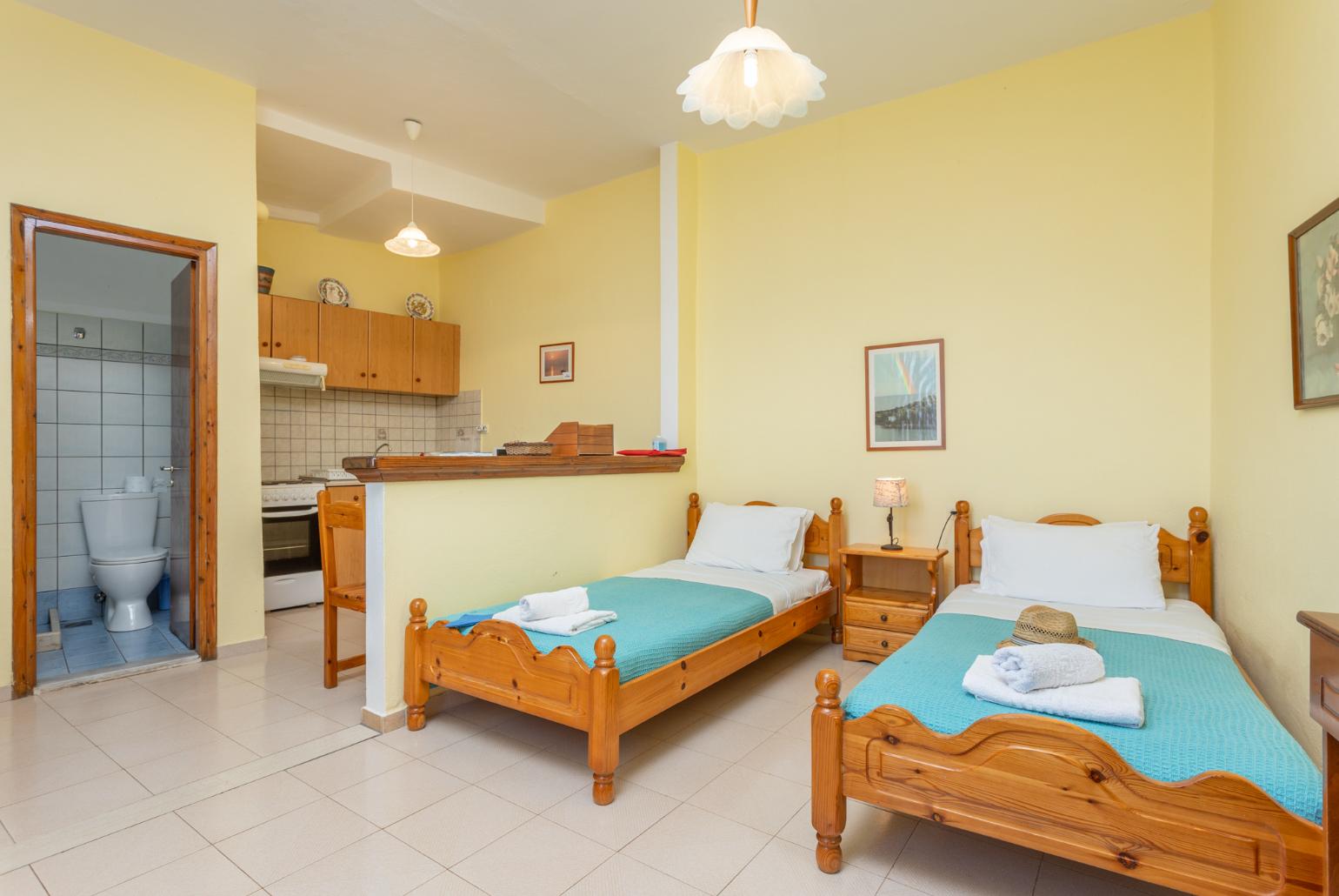 Open-plan studio with twin beds, dining area, kitchen, A/C, WiFi internet, satellite TV, and sea views