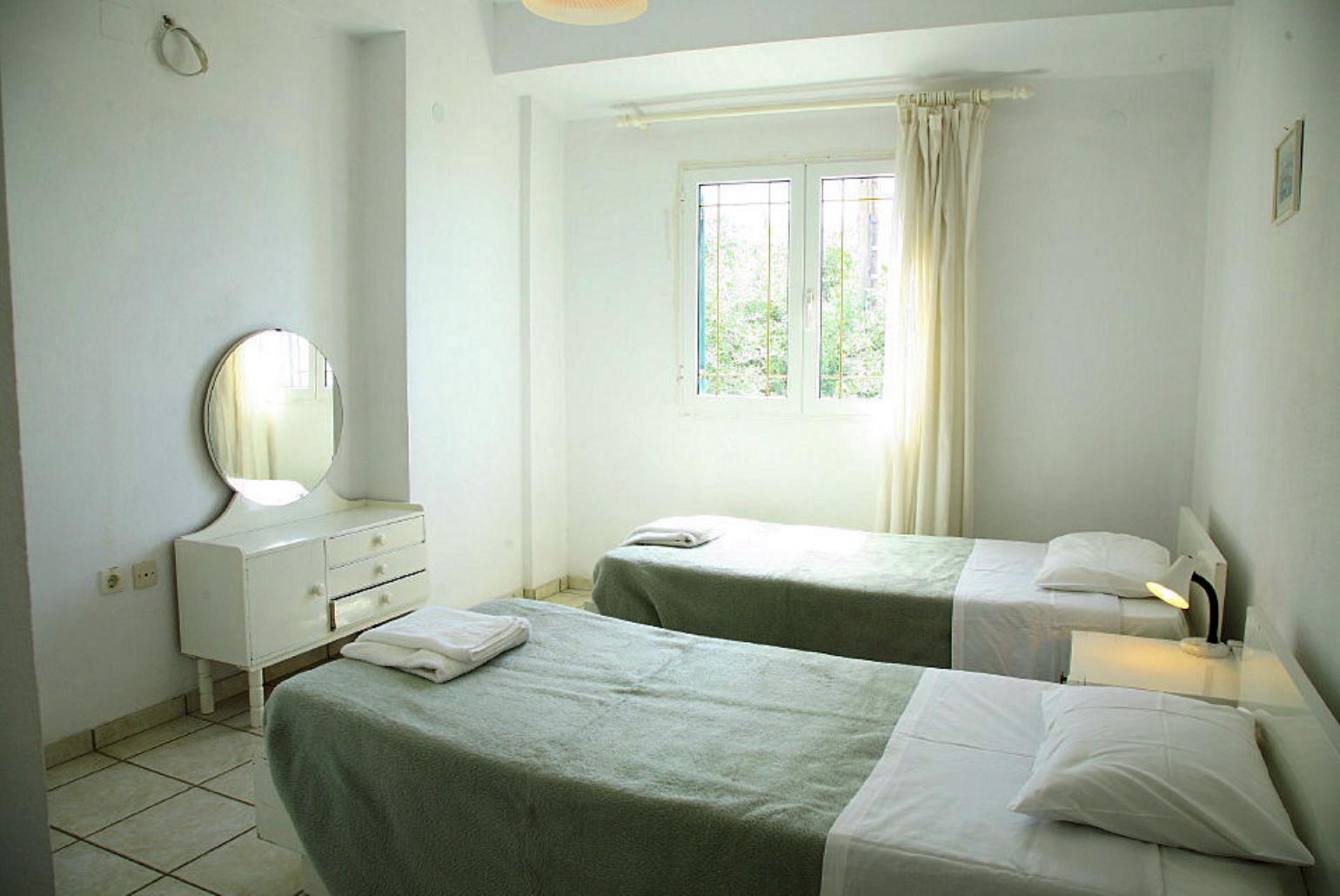Twin bedroom with A/C