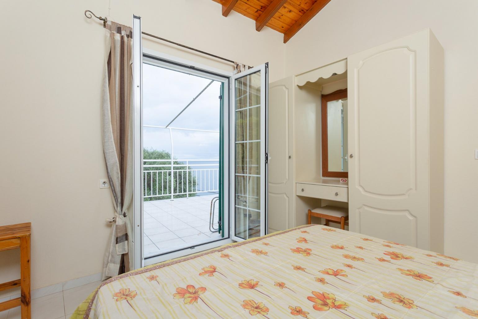 Double bedroom with A/C and terrace access with sea views
