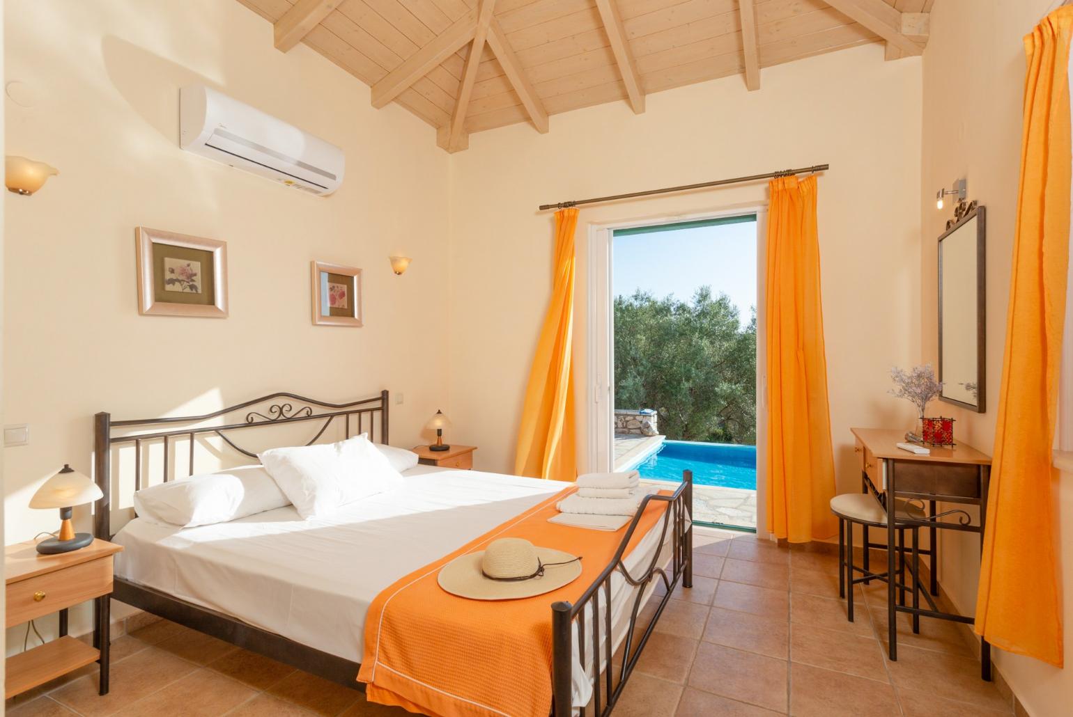Double bedroom with en suite bathroom, A/C, and pool terrace access