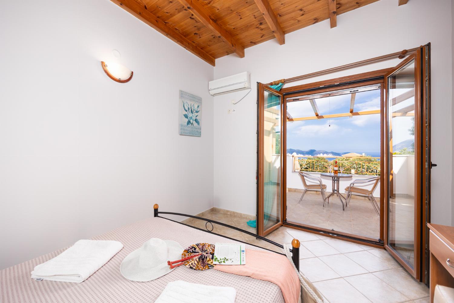 Double bedroom with en suite bathroom and A/C