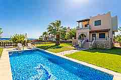 Spiros Beach Villa is part of 4370