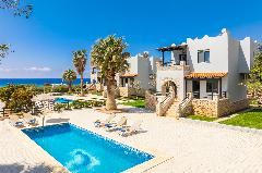 Spiros Beach Villa is part of 4370